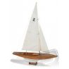 Detailně propracovaná RC maketa švédské závodní plachetnice z roku 1929 s dřevěným plaňkovaným trupem o délce 750 mm dánské firmy Billing Boats. Stavebnice v rozsypu v měřítku 1:12.