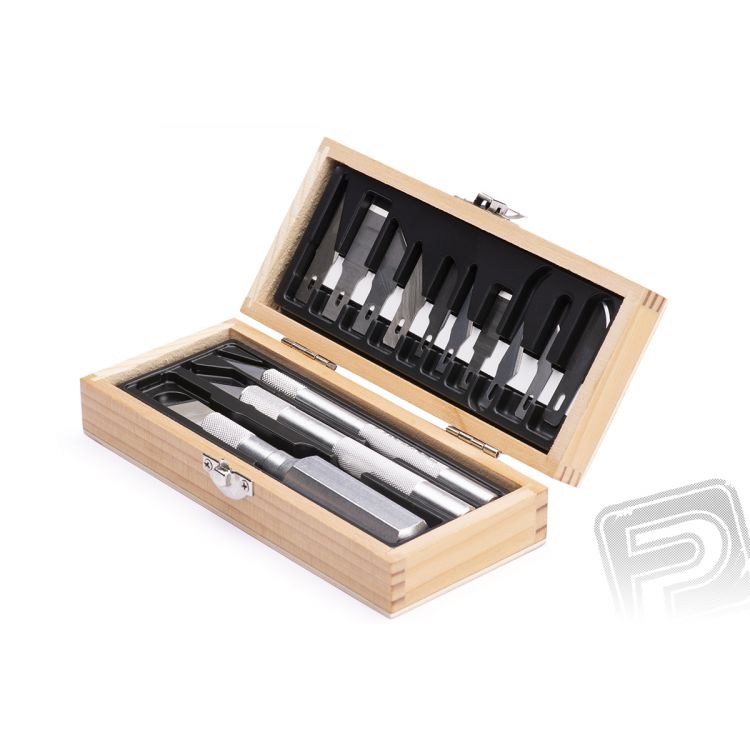 30820 Sada nožů: střední NO1,2 a 6 včetně deset typů čepelí balené v dřevěné krabičce