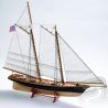 Detailně propracovaná neplovoucí maketa amerického závodního škuneru z roku 1851 s dřevěným plaňkovaným trupem o délce 560 mm dánské firmy Billing Boats. Stavebnice v rozsypu v měřítku 1:75 pro mírně pokročilé stavitele.