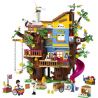 Dům přátelství na stromě dětem umožní dát průchod jejich kreativitě, když se spolu s ostatními kamarády LEGO® Friends pustí do výroby produktů a peníze z jejich prodeje dají na charitu.
