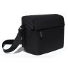 Lehká a praktická brašna přes rameno pro DJI Mini 3 Pro / Mini 3 s rozměry 29 × 23 × 12 cm a hmotností 319 g. Kompatibilní s modely DJI Mini, Mini 2, Mini SE a Mini 3 Pro. Nabízí dostatek prostoru pro dron, ovladač i příslušenství. Odolný materiál chrání techniku před nárazy a vlhkostí. Ideální pro pohodlné přenášení a každodenní použití v terénu.