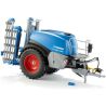 Tažný polní postřikovač Wiking Lemken Vega 12 v měřítku 1:32 - příslušenství pro kovové modely traktorů Wiking 1:32 s tažným zařízením. Postřikovač má rozkládací výškově nastavitelná ramena, otočné oje, úložnou schránku, výklopný žebřík a stojku. Kvalitní zpracování z kovu a plastu.