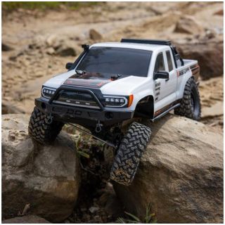 Axial SCX10 III Base Camp 4WD 1:10 RTR bílý