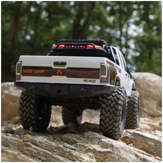 Axial SCX10 III Base Camp 4WD 1:10 RTR bílý