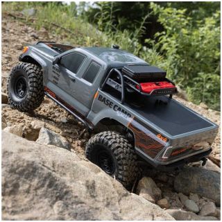 Axial SCX10 III Base Camp 4WD 1:10 RTR bílý