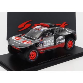 SPARK MODEL AUDI Q E-TRON RS TEAM AUDI SPORT N 207 RALLY DAKAR 2023 CARLOS SAINZ - LUCAS CRUZ - GREY SILVER BLACK 1/43