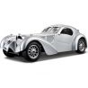 Kovový model auta 1:24 Bburago 18-22092 Bugatti Atlantic nejen pro sběratele. Má otevírací dveře a kapotu, natáčení kol volantem je plně funkční. Barva modelu je stříbrná a je přibližně 19 cm velký.