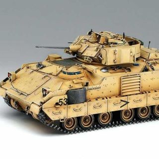 Model Kit tank 13205 - M2A2 BRADLY OIF (1:35)